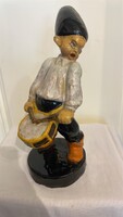 Darabos Iván (1911-1983) - art deco kucsmás dobolo fiu, mazas kerámiaszobor jelzett 28cm