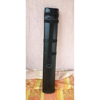 Bőr dákótáska, 2 db nyél és 4 db spicc,  illetve egyéb kiegészítők tárolására., vállpánttal