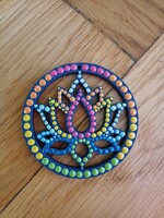 Lótusz medál csakra színekkel kézzel festett 5cm