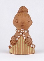 1X652 Antalfiné Szente Katalin : Kontyos kislány kerámia figura 10 cm