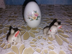 Aquincumi porcelán virágos tojás, két nyuszival