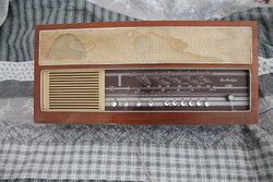 Videoton R 4900 Melodyn régi rádió eladó, fellelt, képek szerinti állapotban. 2