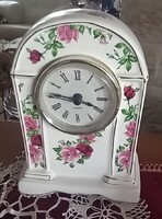 Porcelán óra  kvarc szerkezettel