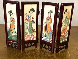 FESTETT PORCELÁN ÁZSIAI PORCELÁN ÉS FA ASZTALDÍSZ MADÁR ÉS NŐ DEKORÁCIÓVAL