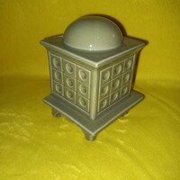 "Kachelöfen ". Csempekályha, alakú pénz persely, porcelán persely kulccsal.