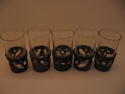 Antik röviditalos poharak ón tartóban