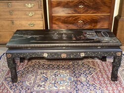Koreai asztal,kagyló berakásokkal.