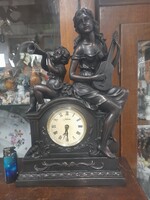 Allegorikus Bronzírozott,Antik Jellegű Súlyos Plasztik Kompozit Asztali,Kandalló Quartz Óra.35 cm.