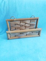 Nagyon erős masszív bambusz  tároló vagy polc. falra akasztható de a szálakat javítani kell