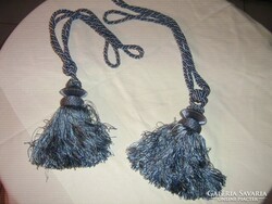 Gyönyörű kék függönyelkötő bojttal párban