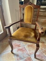 Antik stlusú fa karosszék bársony kárpittal
