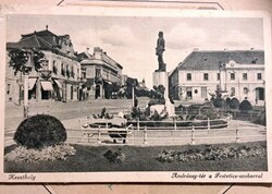 Keszthely, Andrássy tér – korabeli városrészlet a Festetics-emlékművel