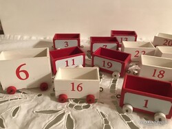 KOCSI - FA - 20 db - KAPCSOLHATÓK - FESTETT SZÁMOK - FORGÓ KEREKEK - ALKUKÉPES  - ÚJSZERŰ - HIBÁTLAN