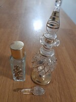 2 db kisméretű parfümös üveg +egy kupak