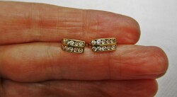 Szép  kis 14kt aranyfülbevaló fehér kövekkel