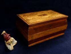 Nagyobb intarziázott antik fa doboz a XX. szd. első feléből