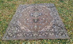 Perzsa mintás szőttes , régi  ágytakaró, fali szőnyeg , komód vagy asztal terítő 142 x 185 cm.