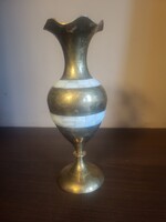 Kézzel készült sárgaréz váza gyöngyház berakással