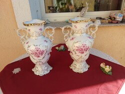 Hollóházi Barokk váza pár,fehér szinű,lila rózsás,,35 cm,,Hibátlan..