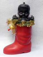 Retro műanyag piros csizma girlanddal  fekete kislány babával