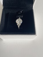 925 sterling ezüst gyűrű ovális moissanite gyémánttal.