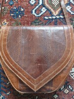 Különleges alakú, vintage fülöp-szigeteki kígyóbőr luxusretikül
