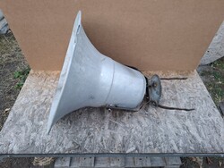 Retro tölcséres hangszóró