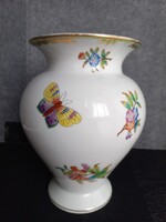 Herendi fehér, pillangó (VBO) mintás nagy méretű porcelán váza Fischer Mór tervei alapján