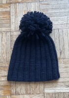 Kék, kézzel kötött sapka hatalmas bojttal