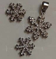 CIRKÓNIÁTÓL RAGYOGÓ EZÜST HÓPEHELY FÜLBEVALÓ