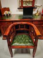 Klasszikus tömör favázas  bőr szék ,  főnöki fa irodaszék , chesterfield jellegű irodai szék