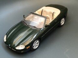 Maisto Jaguar XK8 modellautó