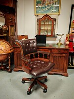 Chesterfield jellegű forgószék , klasszikus stílusú főnöki gurulós irodaszék , irodai szék