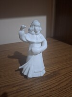 Porcelán integetető lány muffal. 17,5 cm. Hibátlan.