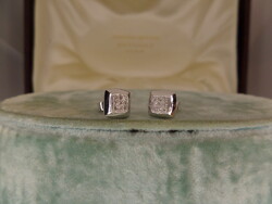 Fehérarany beszúrós fülbevaló pár apró gyémántokkal