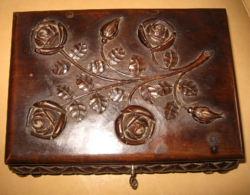 ANTIK  FARAGOTT FA LÁDIKA , TÁROLÓ DÍSZDOBOZ RÓZSA MOTÍVUMMAL