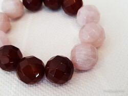 Extravagáns karneol - rózsakvarc gumis ásvány karkötő nagyméretű fazettált gyöngyökből 1.- Ft-ról!!!