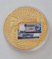 100 Mark  aranyozott emlékérem Karl Marx DDR 1975   5 cm kapszulában