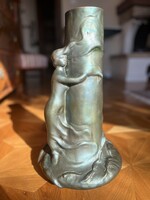 Zsolnay váza, viharban várakozó nő, Zsolnay, 1900 körül