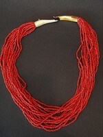 15 szálas piros gyöngyös nyakék szaru kapoccsal