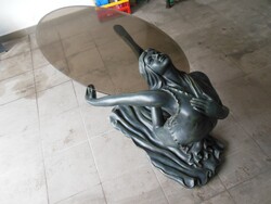 Női alakos asztal üveglappal