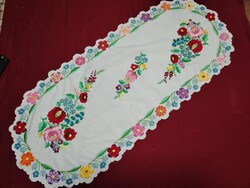 Kalocsai hímzett futó