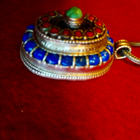 Ezüst medál lánccal többféle  féldrága kövekkel  925