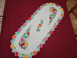 Kalocsai hímzett futó