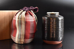 II. Koun Miyagawa által készített japán Kyo-yaki chaire teatartó, jelzett fadobozzal