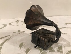 GRAMOFON - BRONZ - ALKUKÉPES - SPANYOL - 6,5 x 5 cm - FARAGÓ - HIBÁTLAN