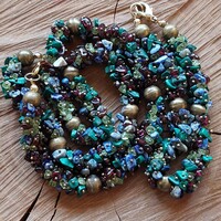 Különleges fűzésű, színes ásvány ékszerszett, nyaklánc és karkötő