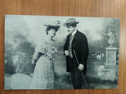 Hölgy és férfi, háttérben hattyúk, feladva 1908