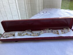 Igazgyöngy nyaklánc arany zárral és gömbökkel