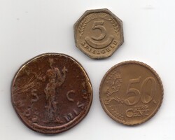 Római utánveret és műanyag játékpénzek, egyben